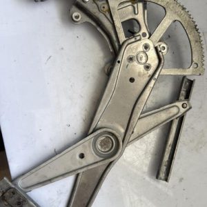 Leve vitre electrique avant droit SUBARU LEGACY 4 PHASE 2 BREAK Essence - Image 1