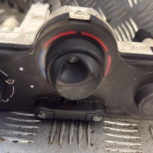 Commande chauffage RENAULT CLIO 3 PHASE 1 BREAK Diesel - Image 1