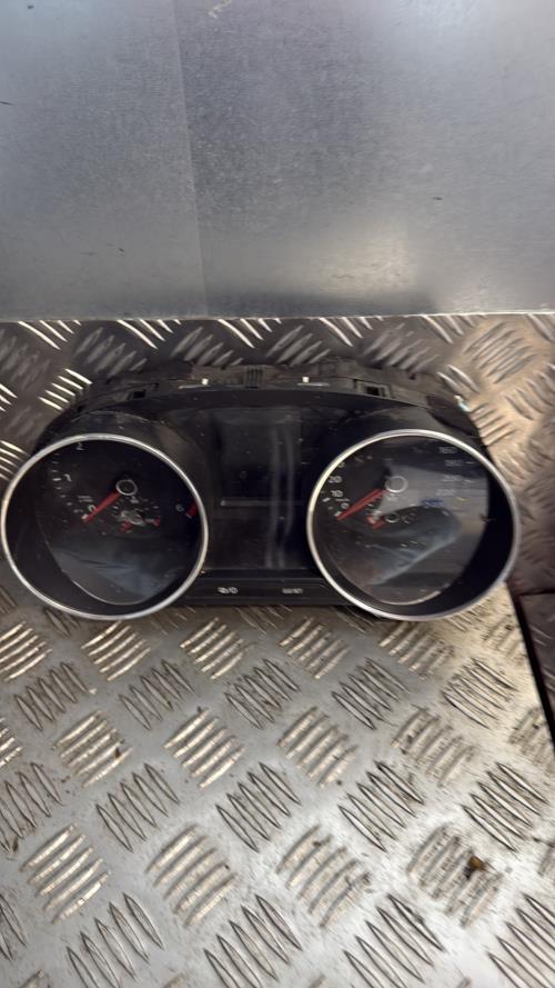 Compteur VOLKSWAGEN POLO 5 PHASE 2 Diesel - Image 1