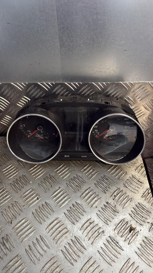 Compteur VOLKSWAGEN POLO 5 PHASE 2 Diesel - Image 2