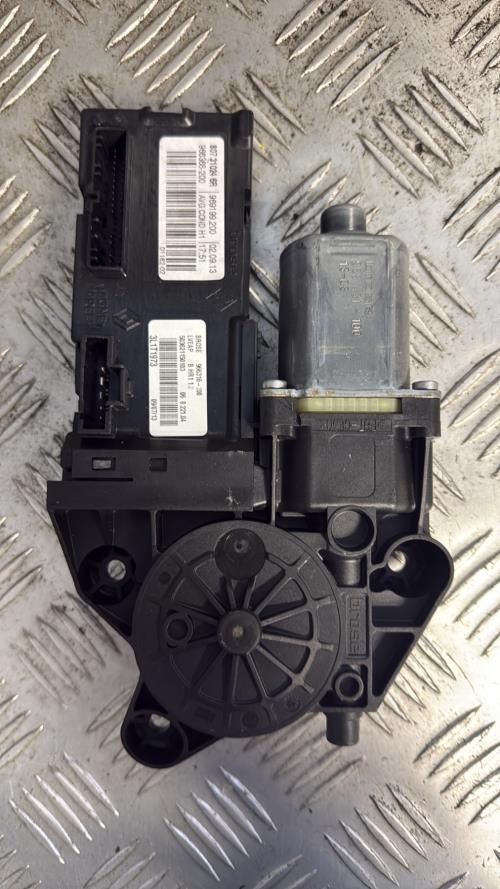 Moteur leve vitre avant gauche RENAULT MEGANE 3 PHASE 3 Diesel - Image 1
