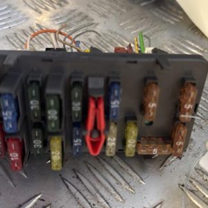 Porte fusible PEUGEOT 106 PHASE 2 Essence - Image 1