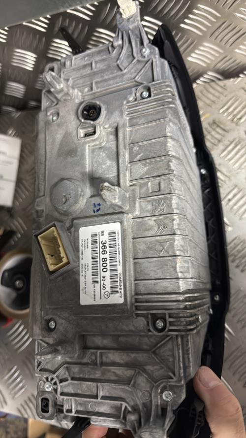 Compteur PEUGEOT 208 2 PHASE 1 Essence - Image 3