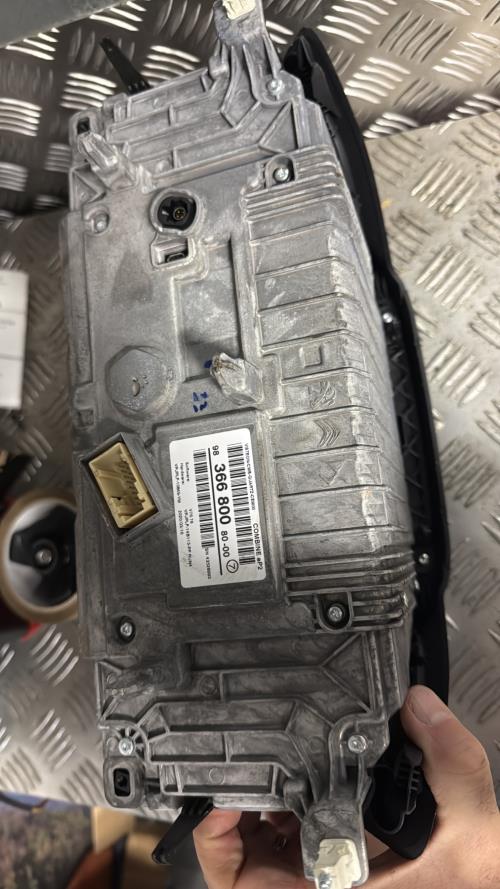 Compteur PEUGEOT 208 2 PHASE 1 Essence - Image 4