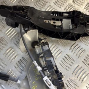 Serrure avant gauche PEUGEOT 208 2 PHASE 1 Essence - Image 1