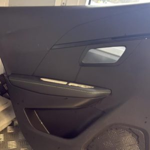 Panneau de porte arriere droit PEUGEOT 208 2 PHASE 1 Essence - Image 1