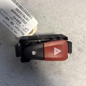 Bouton de warning RENAULT MEGANE 3 PHASE 1 Diesel - Image 1