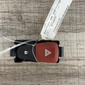 Bouton de warning RENAULT MEGANE 3 PHASE 1 - Image 1