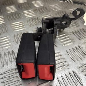 Attache ceinture arriere droit VOLKSWAGEN GOLF 7 PHASE 2 Essence - Image 1