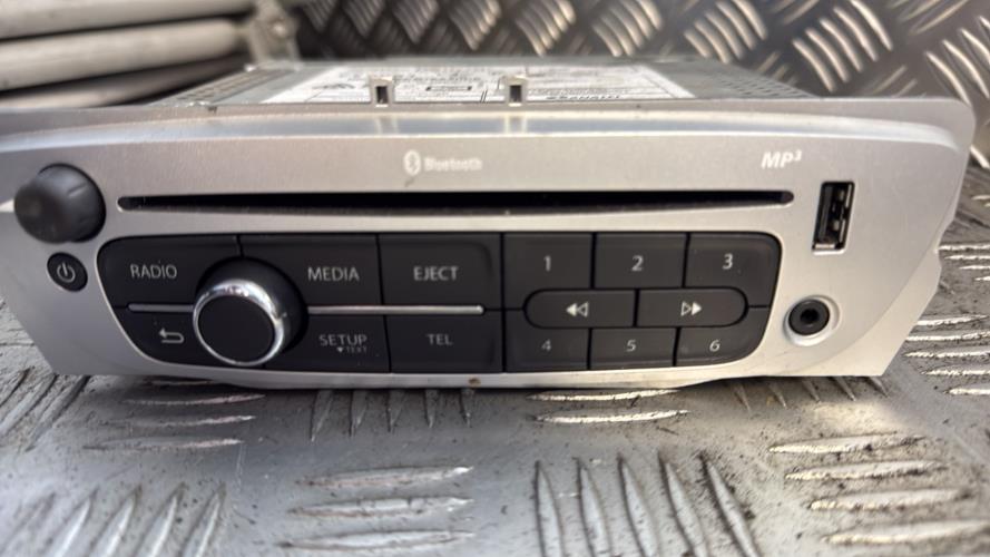 Autoradio d'origine RENAULT MEGANE 3 PHASE 3 Diesel - Image 1