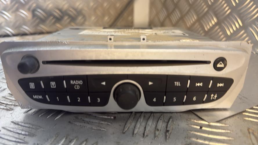 Autoradio d'origine RENAULT MEGANE 3 PHASE 1 Diesel - Image 1