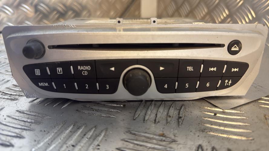 Autoradio d'origine RENAULT MEGANE 3 PHASE 1 Diesel - Image 2