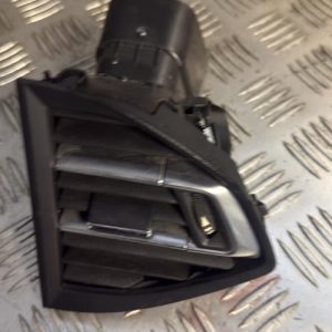 Aerateur tableau de bord PEUGEOT 308 2 PHASE 1 Diesel - Image 1