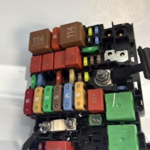 Boitier servitude moteur (BSM) PEUGEOT 2008 2 Essence - Image 1