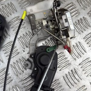 Serrure avant gauche PEUGEOT 107 PHASE 2 Essence - Image 1