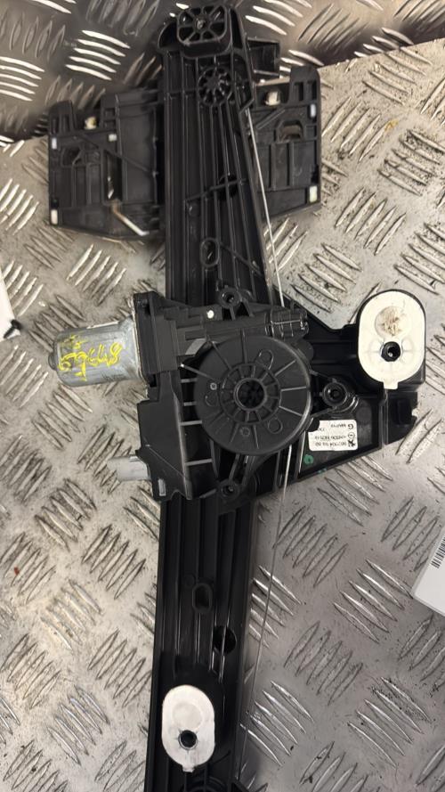 Leve vitre electrique avant droit PEUGEOT 208 2 PHASE 1 Essence - Image 1