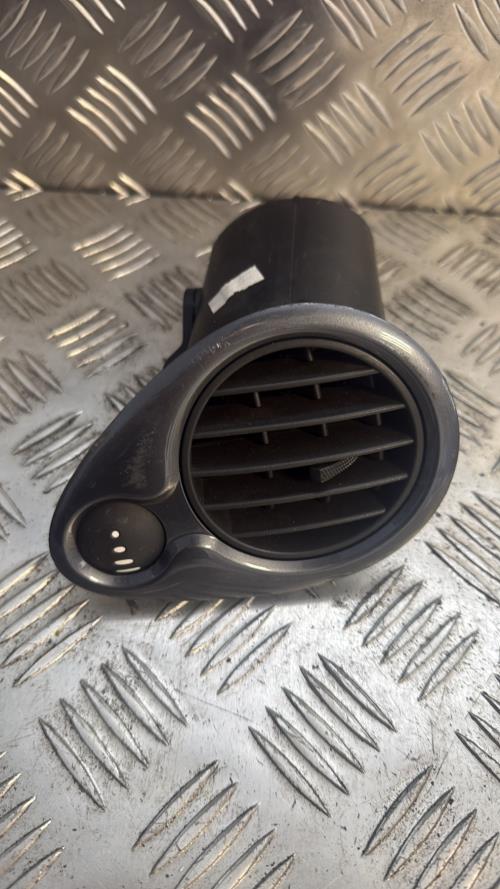 Aerateur tableau de bord avant droit RENAULT CLIO 3 PHASE 2 BREAK Diesel - Image 2