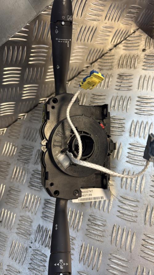 Com (Bloc Contacteur Tournant+Commodo Essuie Glace+Commodo Phare) PEUGEOT PARTNER 2 PHASE 1 Diesel - Image 1