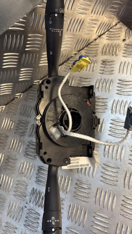 Com (Bloc Contacteur Tournant+Commodo Essuie Glace+Commodo Phare) PEUGEOT PARTNER 2 PHASE 1 Diesel - Image 2