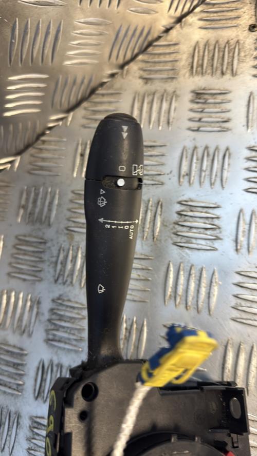 Com (Bloc Contacteur Tournant+Commodo Essuie Glace+Commodo Phare) PEUGEOT PARTNER 2 PHASE 1 Diesel - Image 5