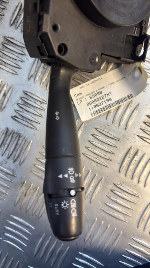 Com (Bloc Contacteur Tournant+Commodo Essuie Glace+Commodo Phare) PEUGEOT PARTNER 2 PHASE 1 Diesel - Image 6