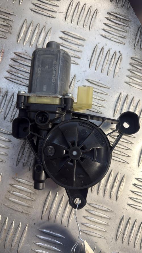 Moteur leve vitre avant droit VOLKSWAGEN GOLF 7 PHASE 2 Essence - Image 2