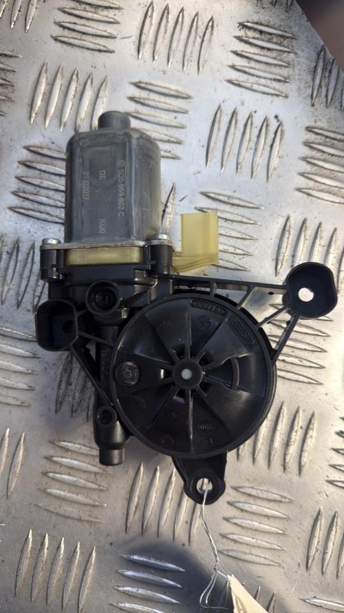 Moteur leve vitre avant droit VOLKSWAGEN GOLF 7 PHASE 2 Essence - Image 3