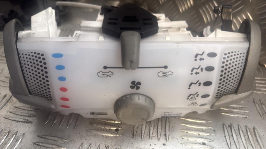 Commande chauffage PEUGEOT 107 PHASE 2 Essence - Image 1