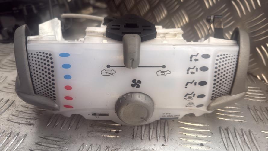 Commande chauffage PEUGEOT 107 PHASE 2 Essence - Image 2