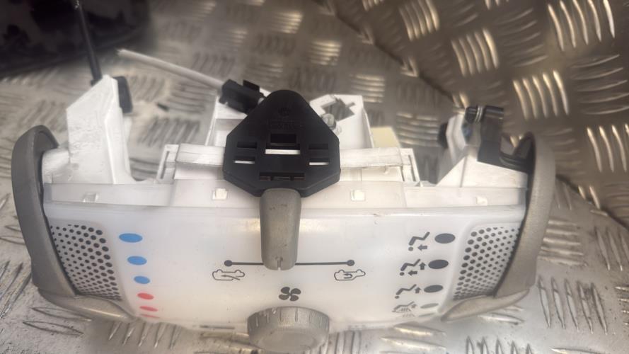 Commande chauffage PEUGEOT 107 PHASE 2 Essence - Image 3