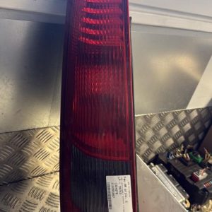 Feu arriere principal gauche (feux) FORD FIESTA 5 PHASE 1 Essence - Image 1