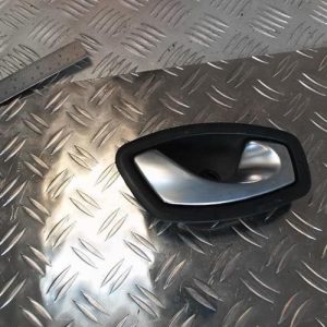 Poignee interieur arriere droit RENAULT MEGANE 3 PHASE 1 Diesel - Image 1