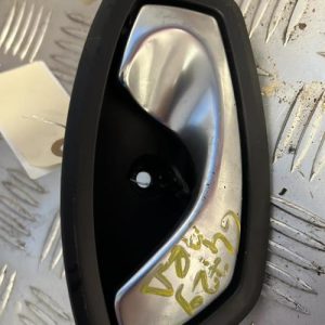 Poignee interieur avant droit RENAULT MEGANE 3 PHASE 1 Diesel - Image 1