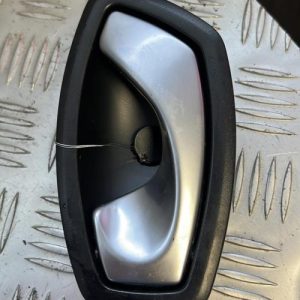 Poignee interieur avant droit RENAULT CLIO 4 PHASE 2 Diesel - Image 1