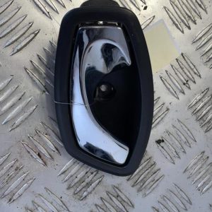 Poignee interieur arriere droit RENAULT MEGANE 3 PHASE 3 Diesel - Image 1