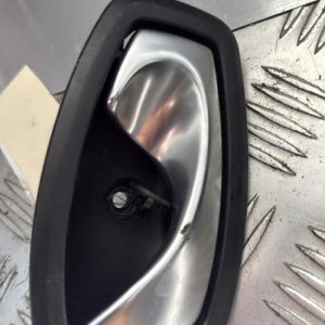 Poignee interieur avant droit RENAULT MEGANE 3 PHASE 1 Diesel - Image 1