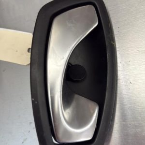 Poignee interieur arriere droit RENAULT MEGANE 3 PHASE 1 BREAK Diesel - Image 1