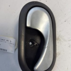 Poignee interieur avant droit RENAULT TWINGO 2 PHASE 1 Essence - Image 1