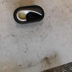 Poignee interieur avant droit RENAULT TWINGO 2 PHASE 1 Essence - Image 1