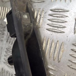 Interrupteur de leve vitre arriere gauche RENAULT MEGANE 3 PHASE 1 BREAK Diesel - Image 1