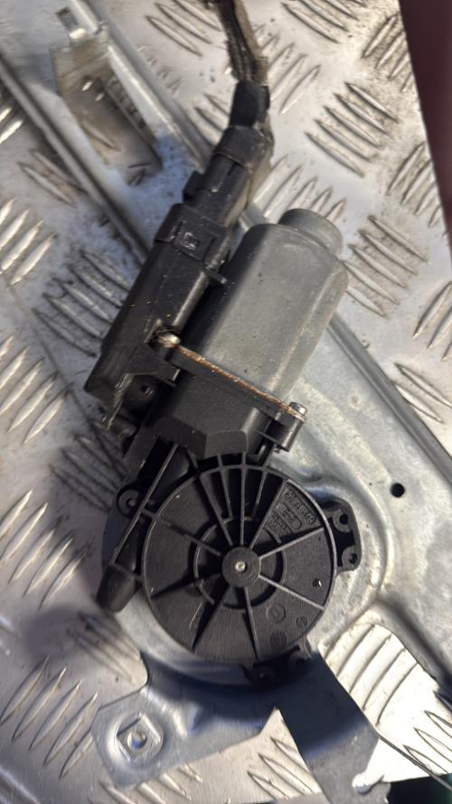 Leve vitre electrique avant gauche RENAULT SCENIC 2 PHASE 2 Diesel - Image 1