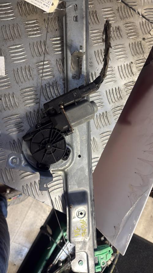 Leve vitre electrique avant gauche RENAULT SCENIC 2 PHASE 2 Diesel - Image 3
