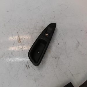 Interrupteur de leve vitre avant droit PEUGEOT 308 1 SW PHASE 1 BREAK Diesel - Image 1