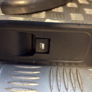 Interrupteur de leve vitre avant droit PEUGEOT 308 1 PHASE 2 Diesel - Image 1