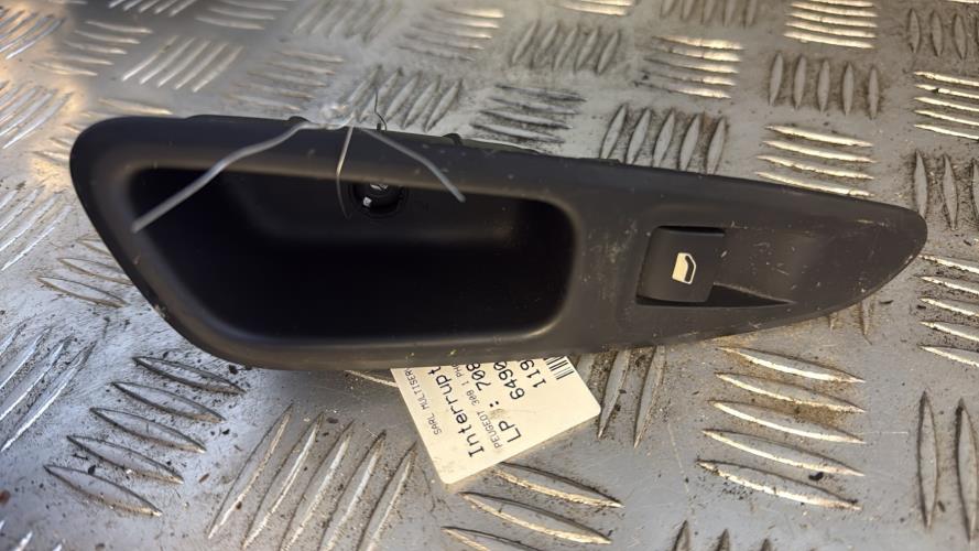 Interrupteur de leve vitre arriere gauche PEUGEOT 308 1 PHASE 2 Diesel - Image 3