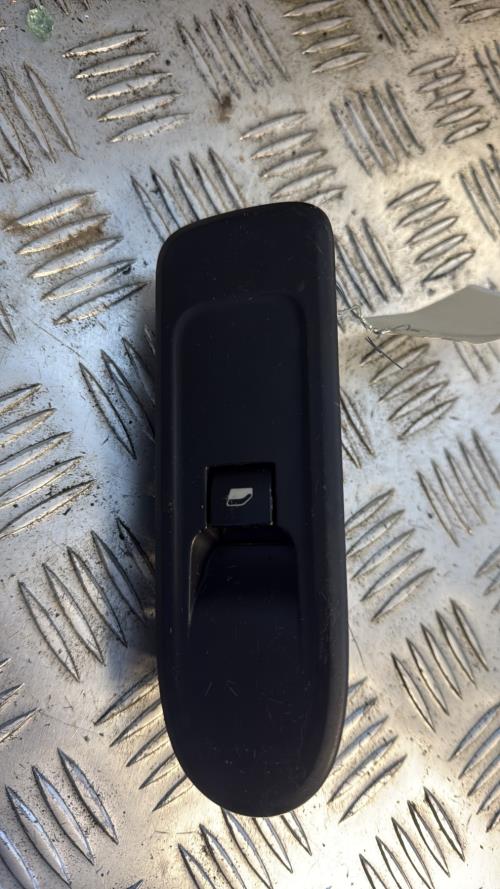 Interrupteur de leve vitre avant droit PEUGEOT 308 1 PHASE 2 Diesel - Image 2