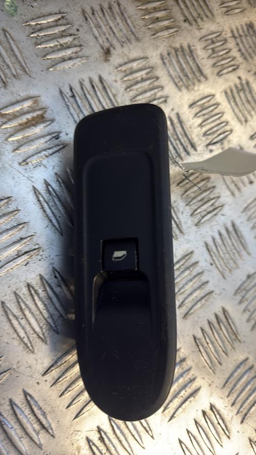 Interrupteur de leve vitre avant droit PEUGEOT 308 1 PHASE 2 Diesel - Image 3