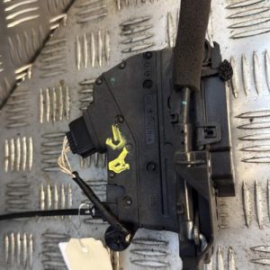 Serrure arriere gauche RENAULT CLIO 4 PHASE 1 BREAK Diesel - Image 1