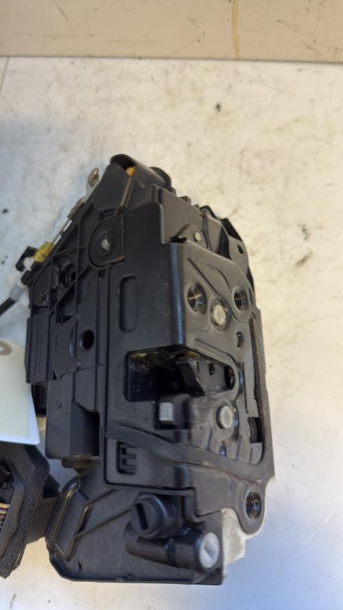 Serrure arriere gauche VOLKSWAGEN POLO 5 PHASE 2 Diesel - Image 2