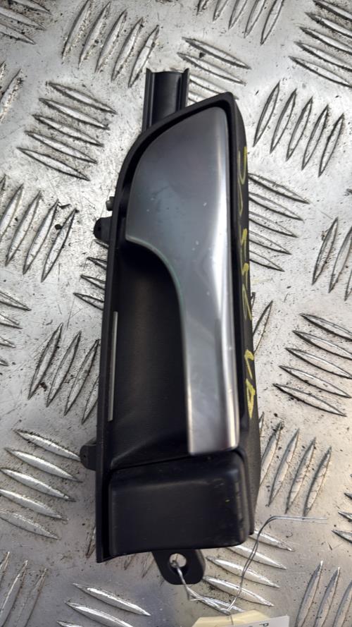 Poignee interieur avant droit AUDI A3 2 PHASE 1 Diesel - Image 1
